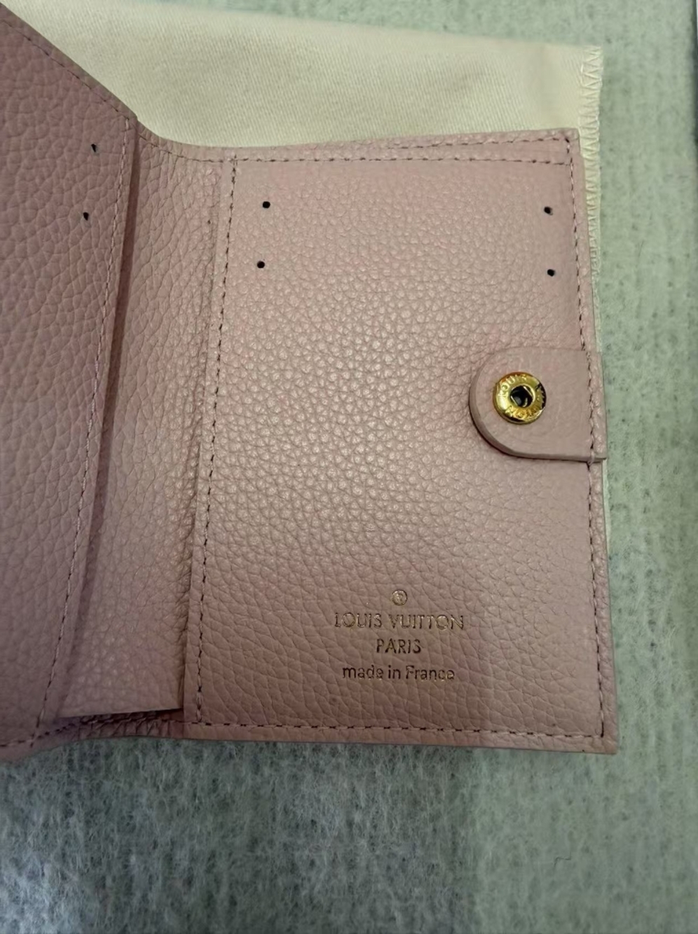 Louis Vuitton Lisa Wallet - Picture 11 of 15